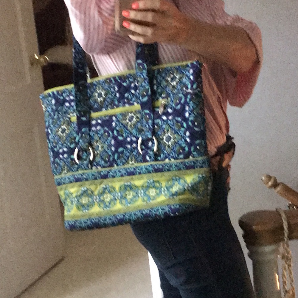 Large Quilted Print Tote - Picture 8 of 8